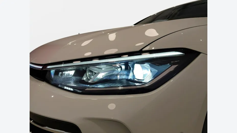 VOLKSWAGEN Passat -