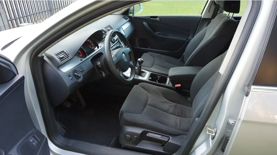 VOLKSWAGEN Passat -