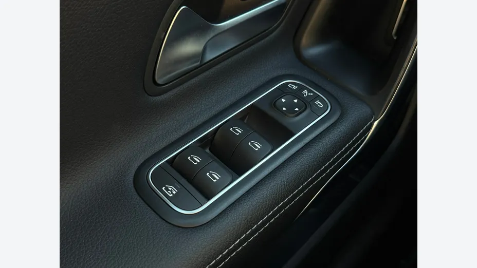 MERCEDES-BENZ CLA -