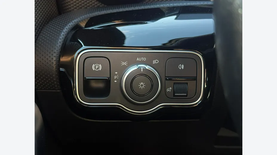 MERCEDES-BENZ CLA -