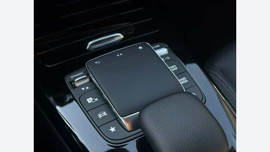 MERCEDES-BENZ CLA -
