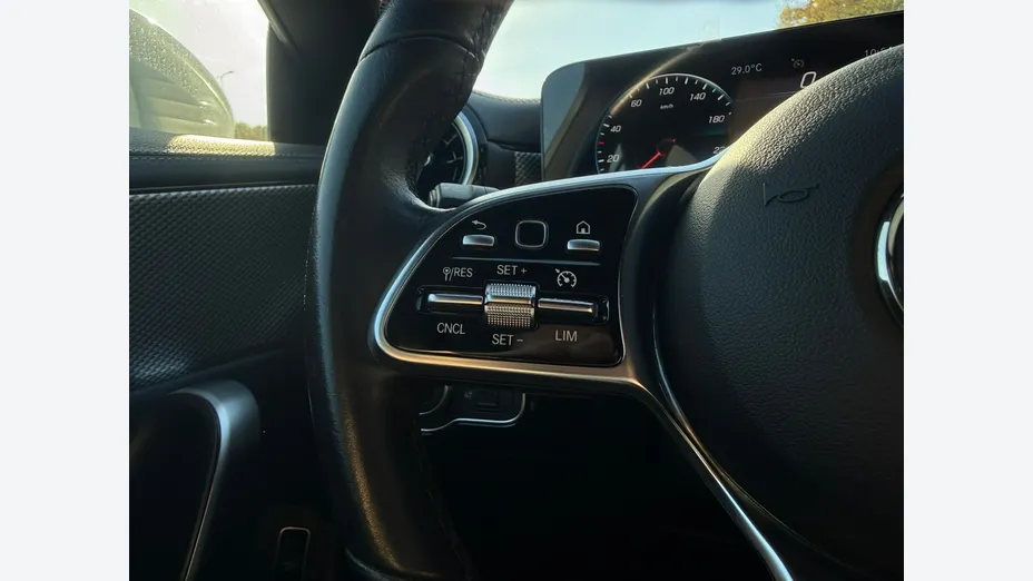 MERCEDES-BENZ CLA -