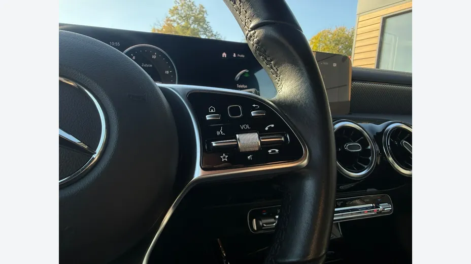MERCEDES-BENZ CLA -