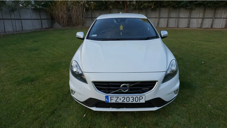 VOLVO V40 -