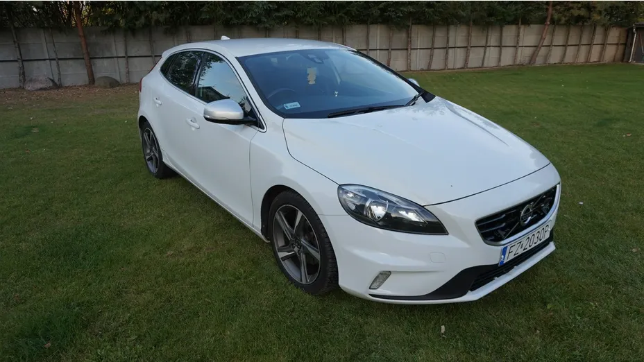 VOLVO V40 -
