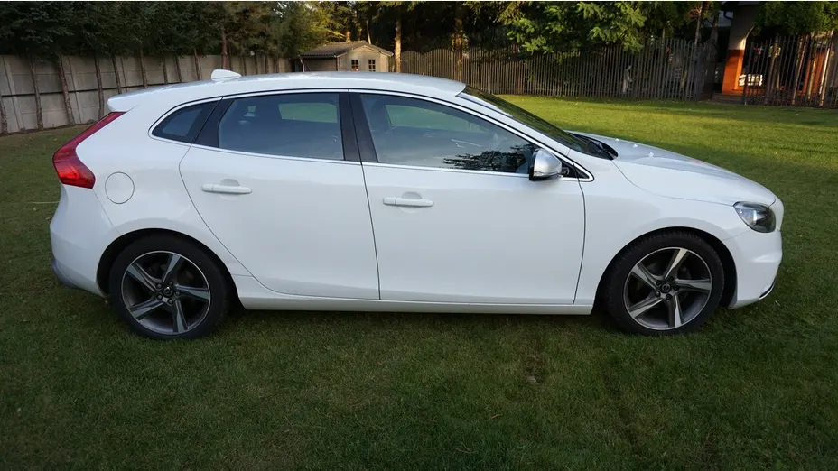 VOLVO V40 -