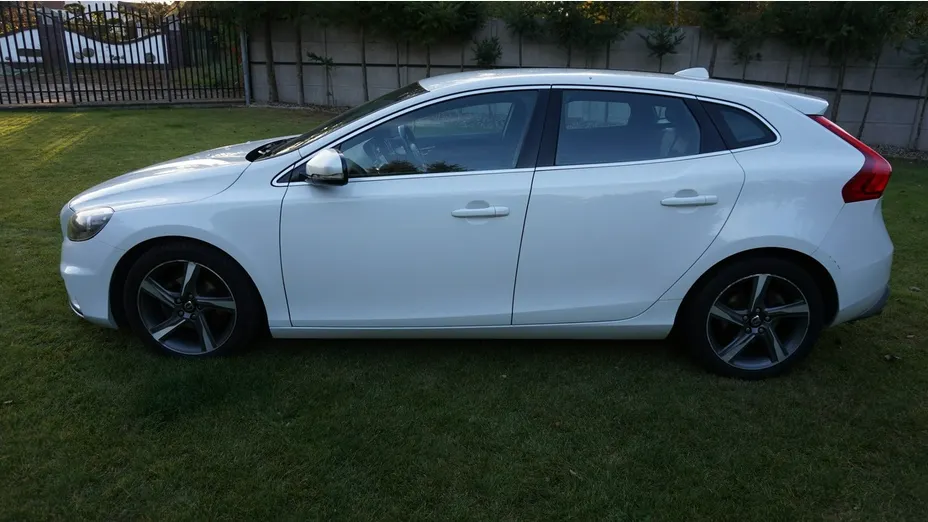VOLVO V40 -