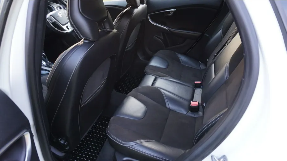VOLVO V40 -