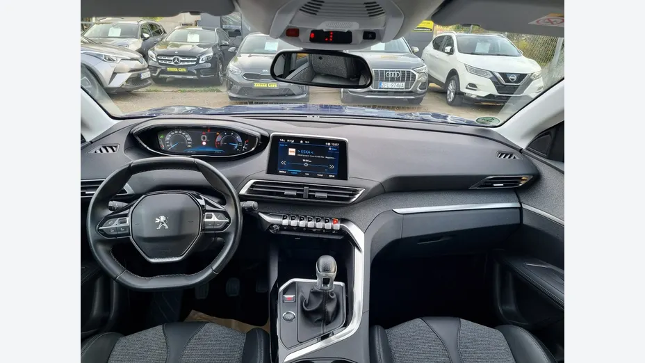 PEUGEOT 3008 -