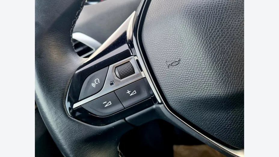 PEUGEOT 3008 -