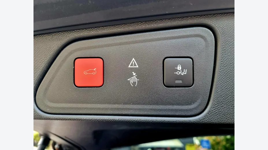 PEUGEOT 3008 -