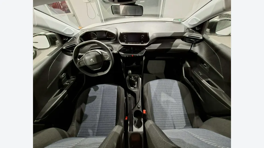 PEUGEOT 208 -