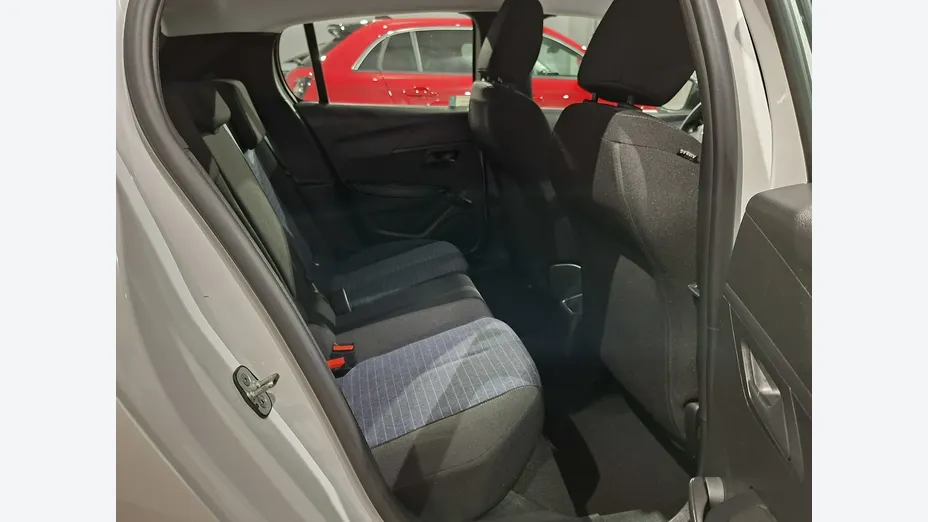 PEUGEOT 208 -