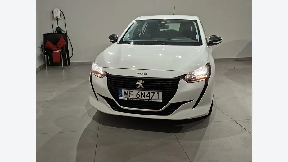 PEUGEOT 208 -