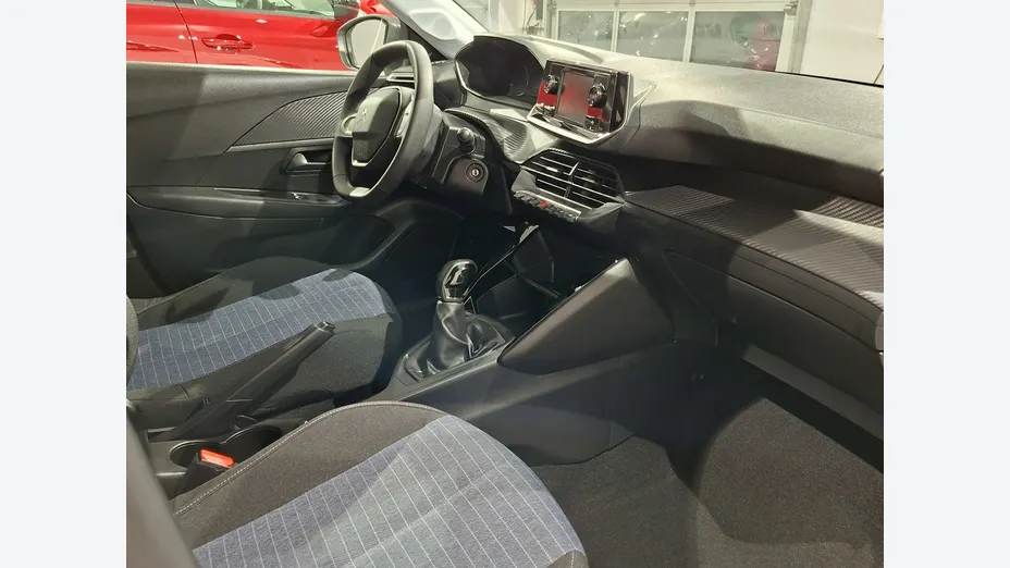 PEUGEOT 208 -