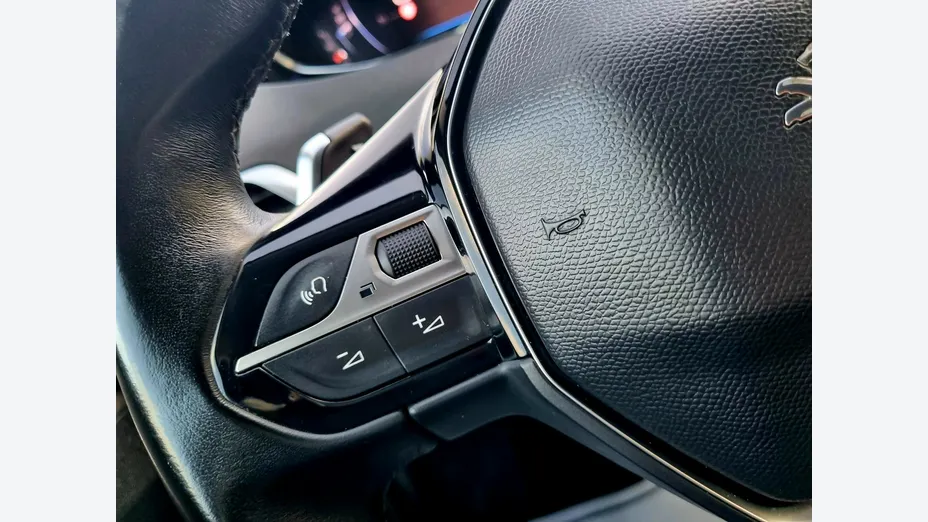 PEUGEOT 3008 -