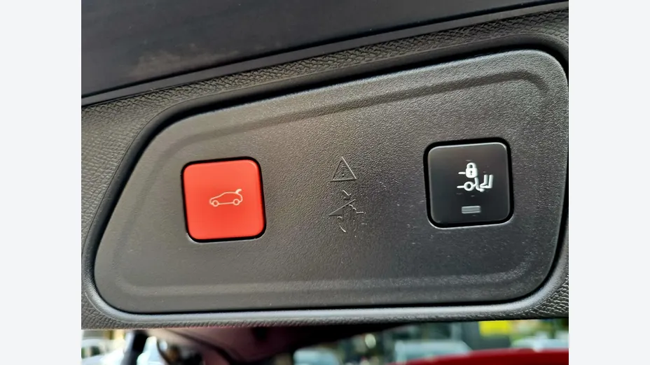 PEUGEOT 3008 -