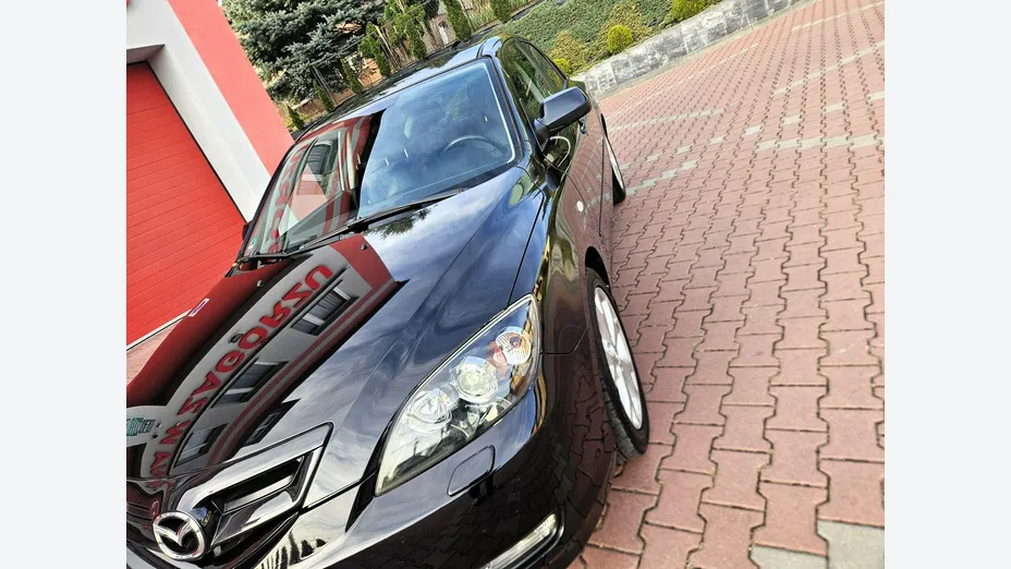 MAZDA 3 -