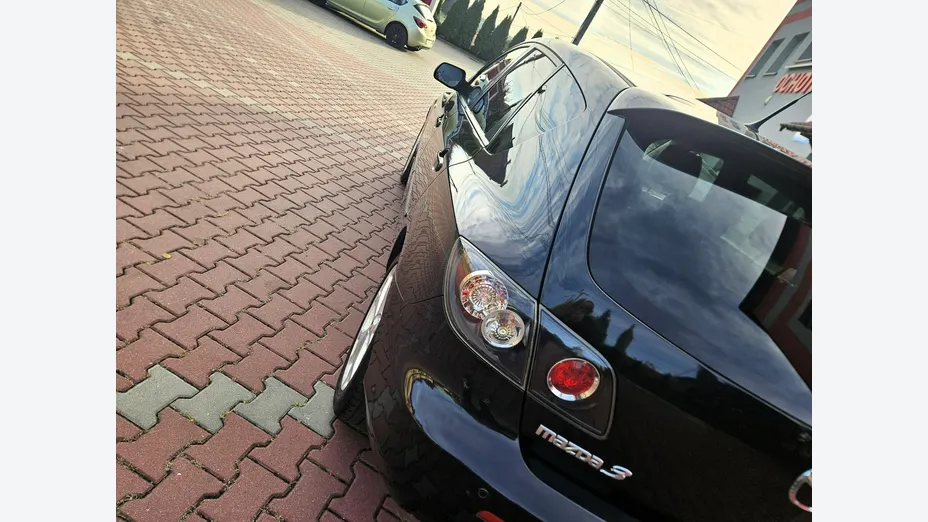 MAZDA 3 -