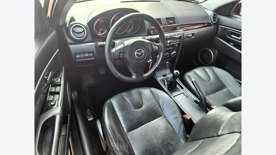 MAZDA 3 -