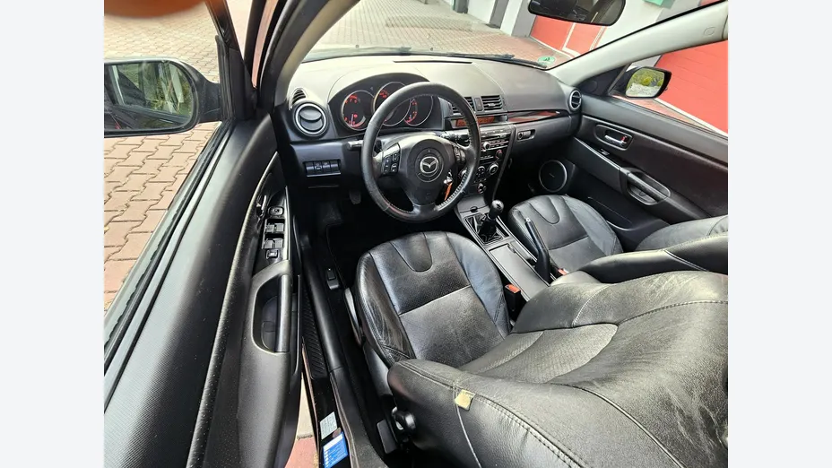MAZDA 3 -