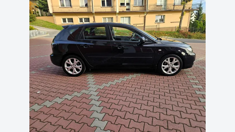 MAZDA 3 -
