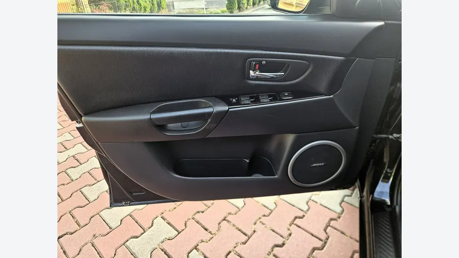 MAZDA 3 -