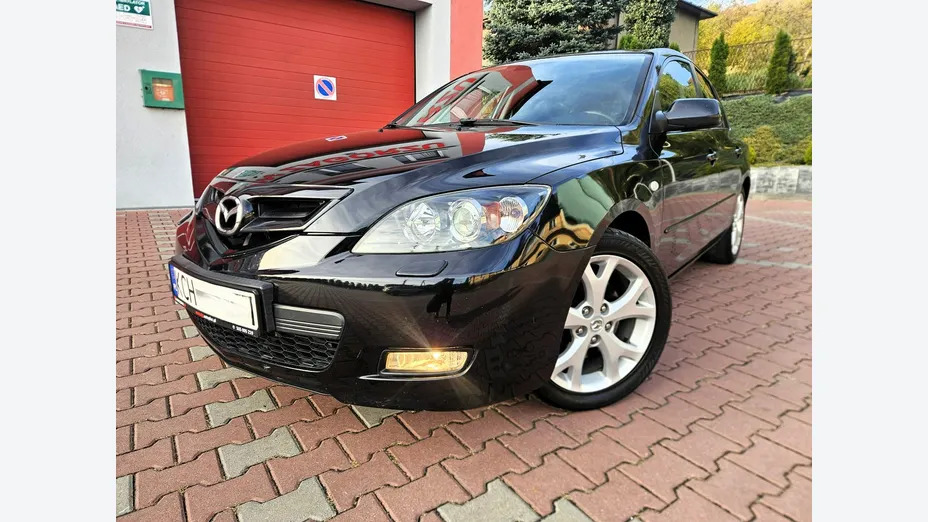 MAZDA 3 -