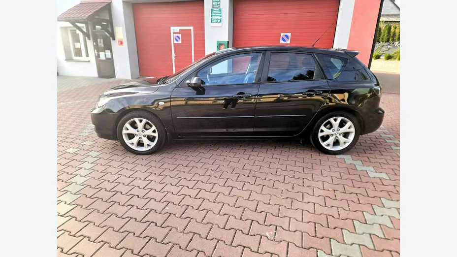 MAZDA 3 -