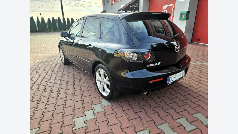 MAZDA 3 -