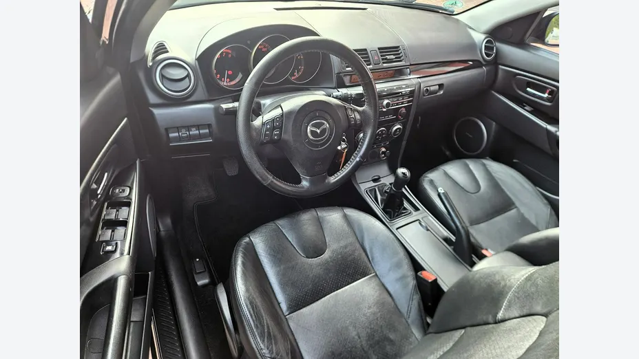 MAZDA 3 -