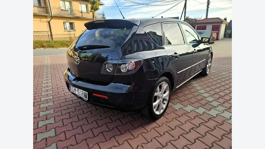 MAZDA 3 -