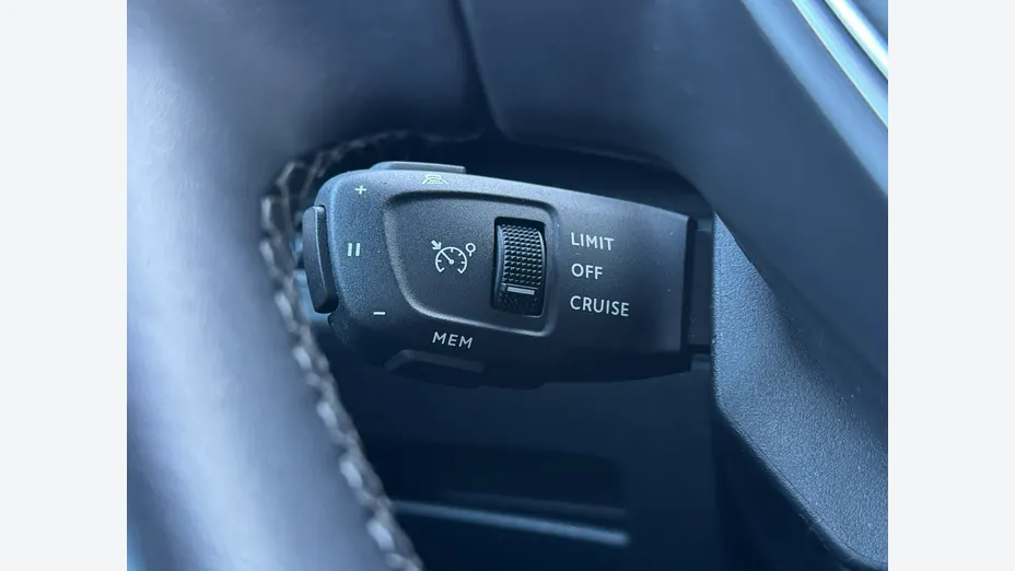 PEUGEOT 5008 -