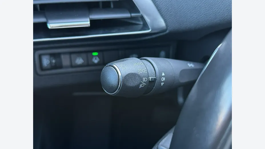 PEUGEOT 5008 -