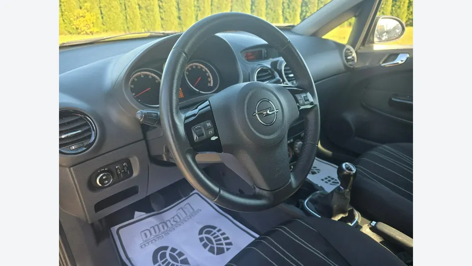 OPEL Corsa -