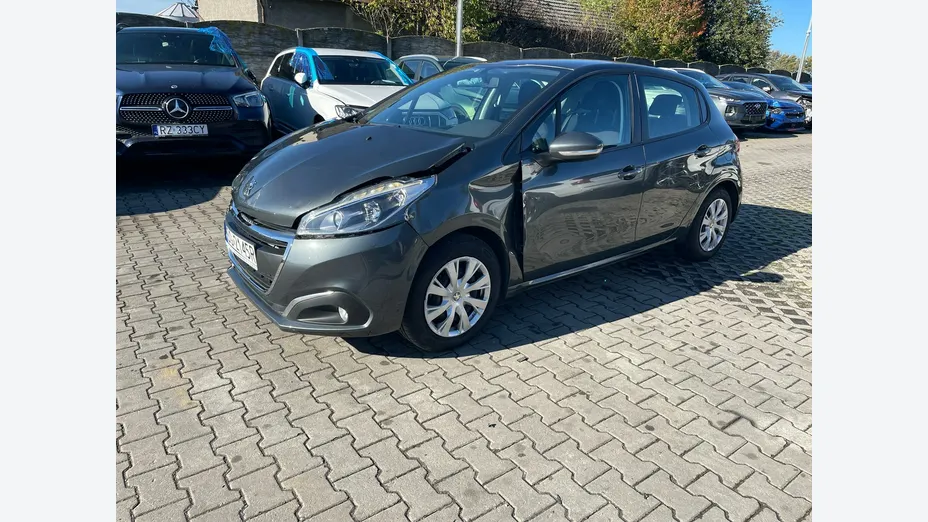PEUGEOT 208 -