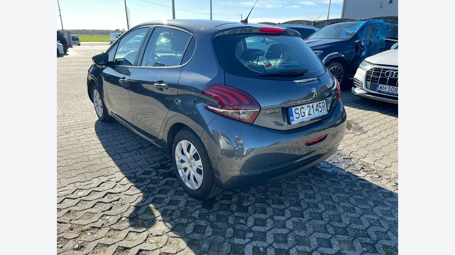 PEUGEOT 208 -