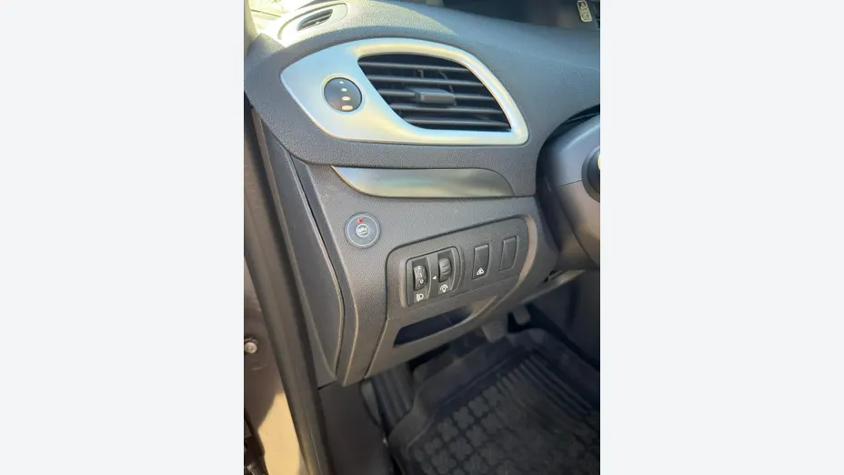 RENAULT Scenic -