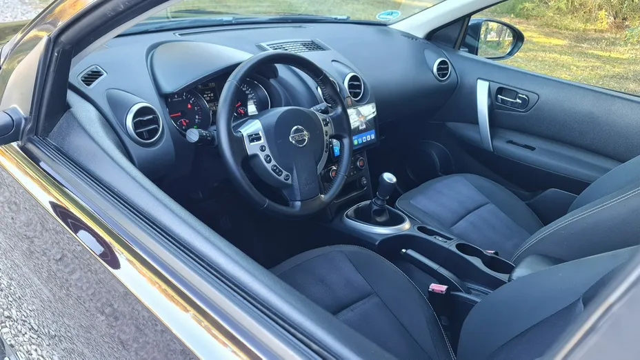 NISSAN Qashqai -