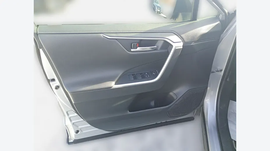 TOYOTA RAV4 -