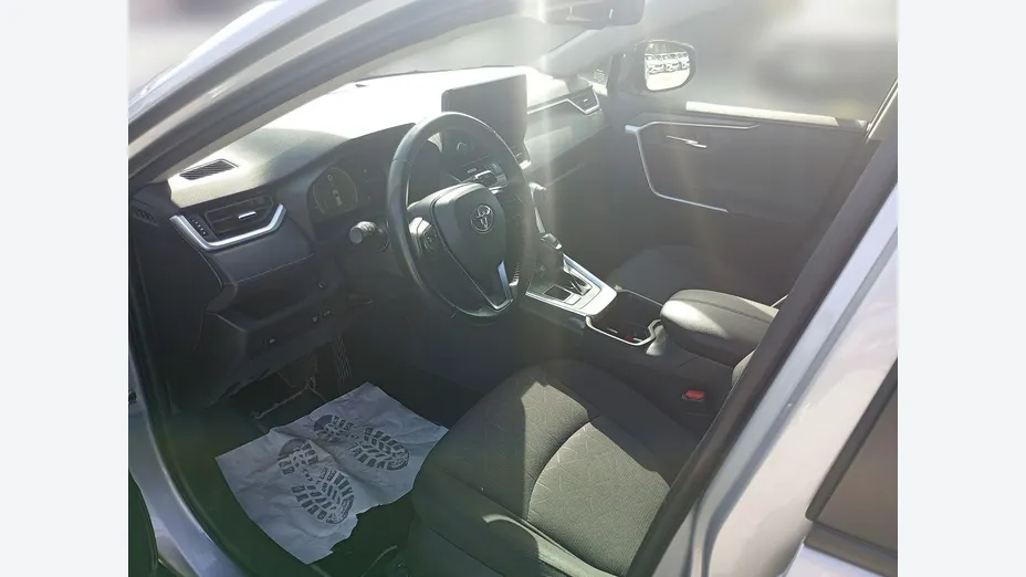 TOYOTA RAV4 -