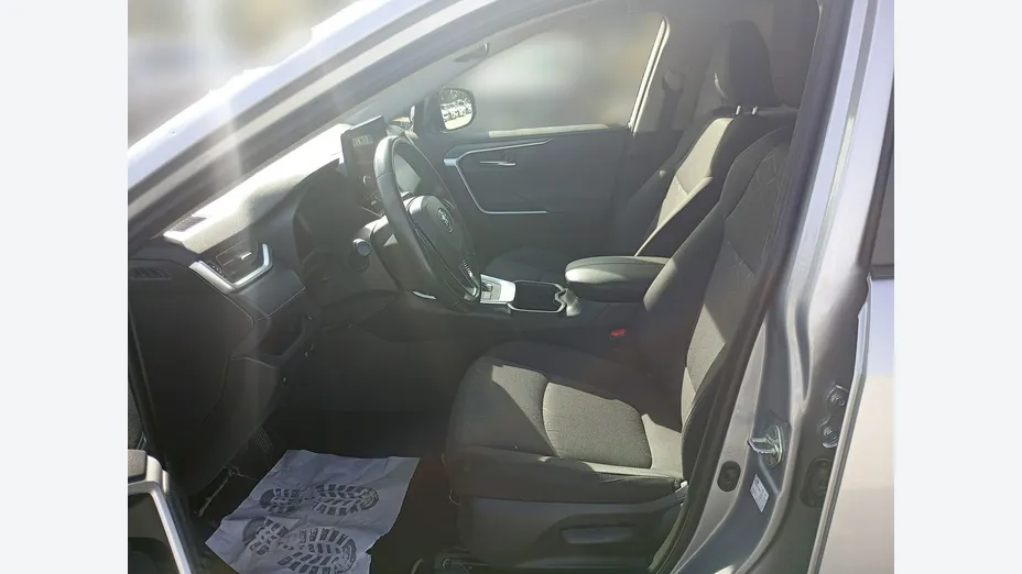 TOYOTA RAV4 -