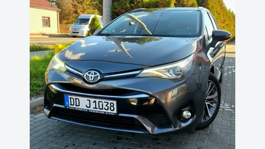 TOYOTA Avensis -