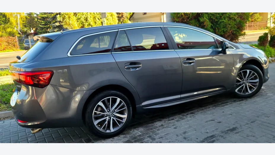 TOYOTA Avensis -
