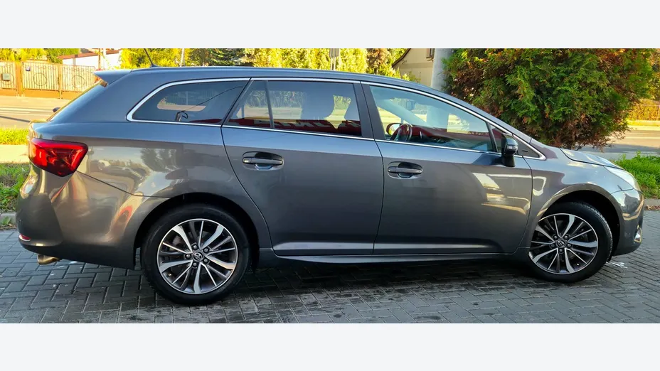 TOYOTA Avensis -