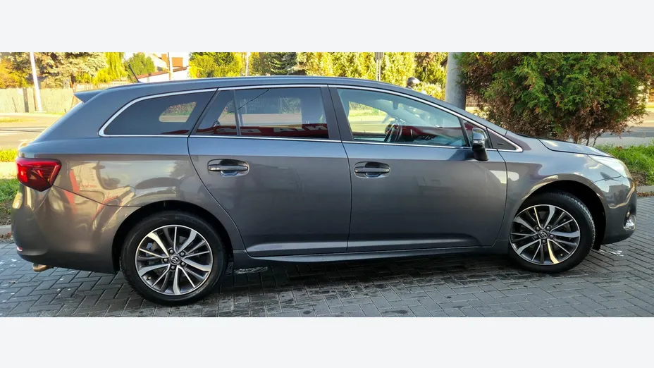 TOYOTA Avensis -