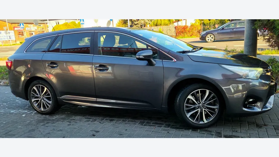 TOYOTA Avensis -