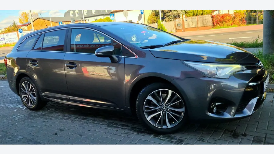 TOYOTA Avensis -