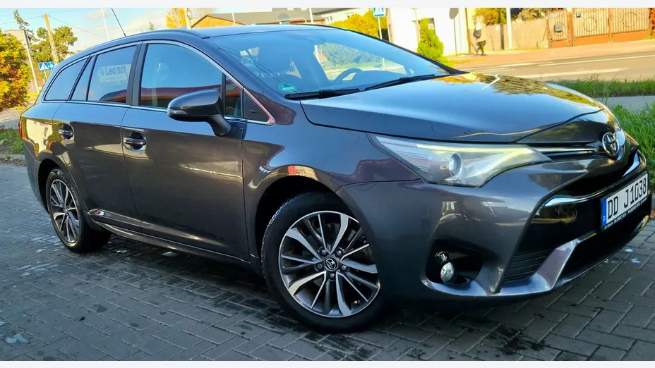 TOYOTA Avensis -