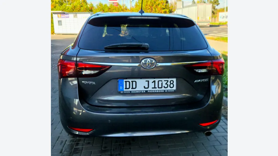 TOYOTA Avensis -